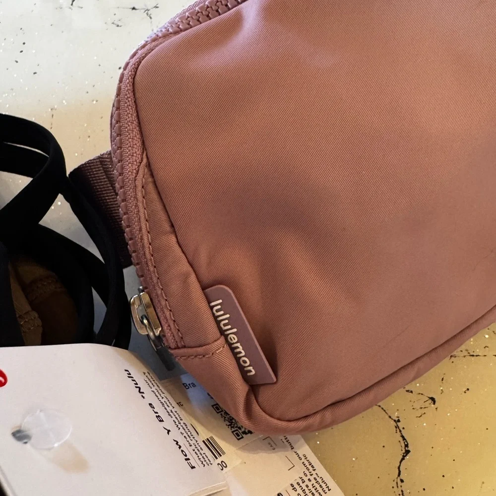 lululemon athletica Women's Envital b/c cup Sports Bra with everywhere belt bag - Picture 9 of 13